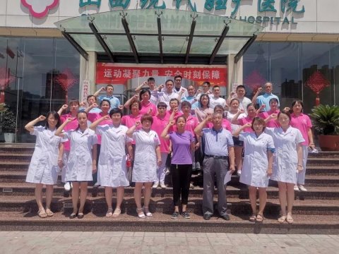 喜迎建黨98周年，發(fā)揮黨員模范帶頭作用，不畏風(fēng)雨，奮力前行。
